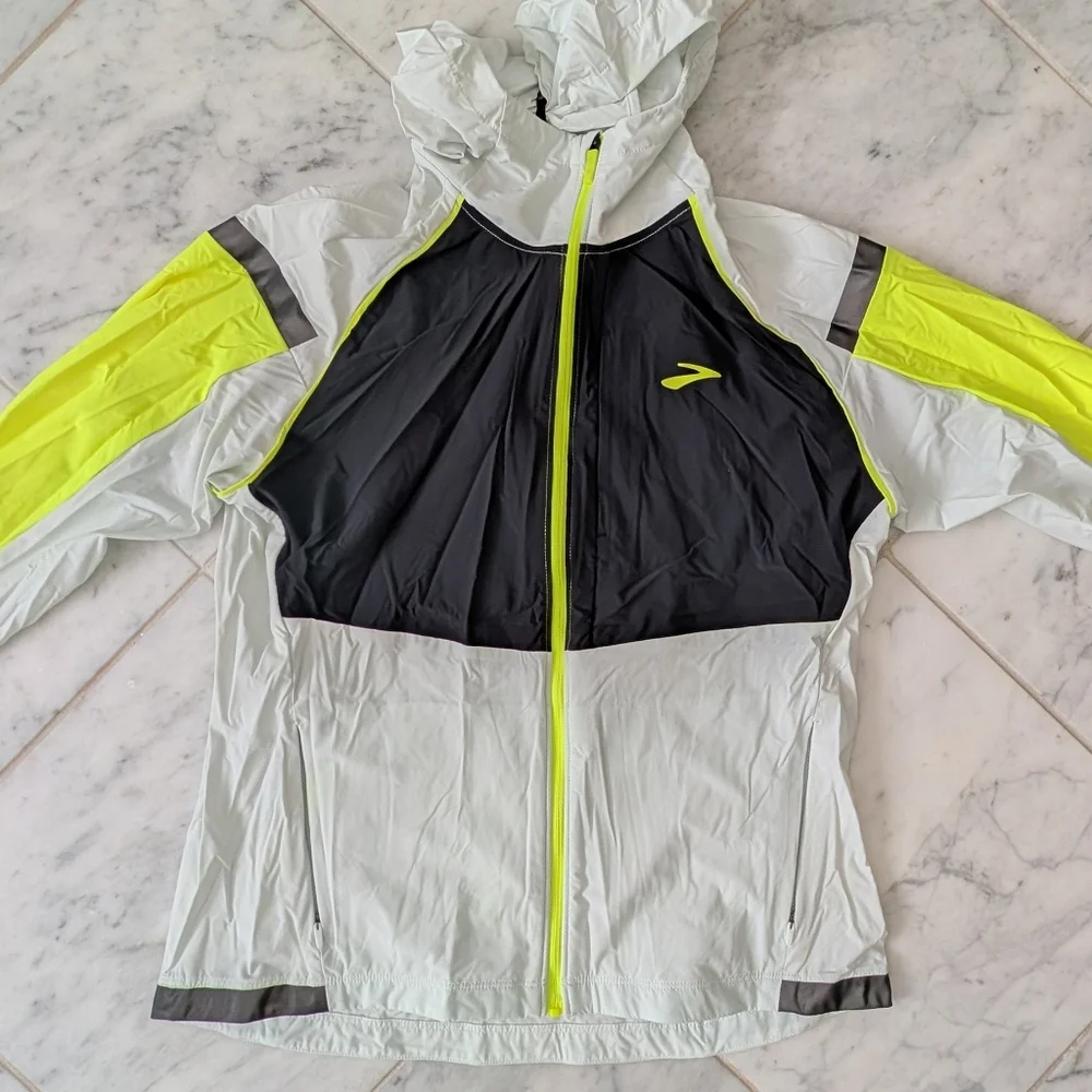 Brooks Run Visible Women’s Carbonite Jacket - Picture 6 of 7